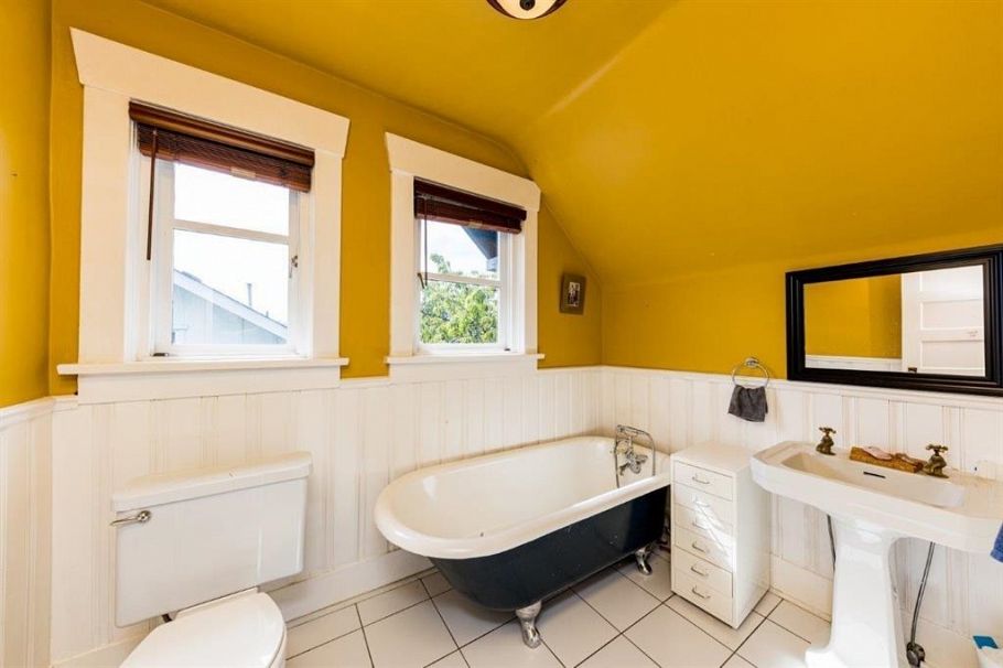 364 E 14th Street North Vancouver, BC - 24
