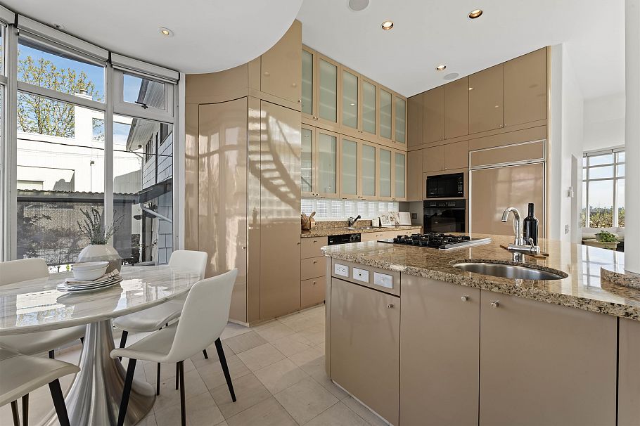 3043 Alma Street Vancouver, BC - 12