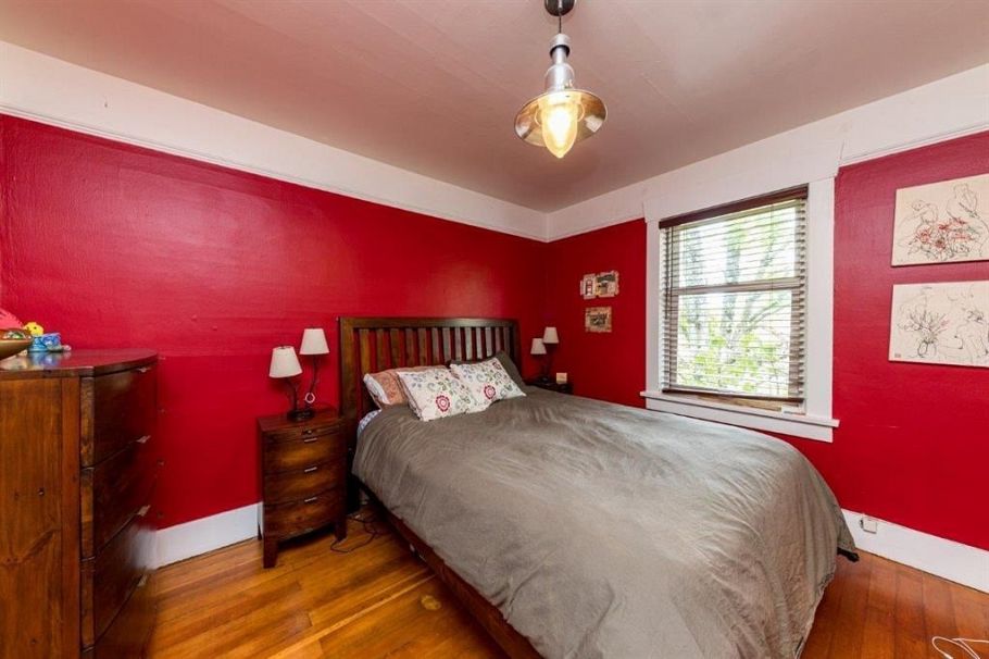 364 E 14th Street North Vancouver, BC - 22