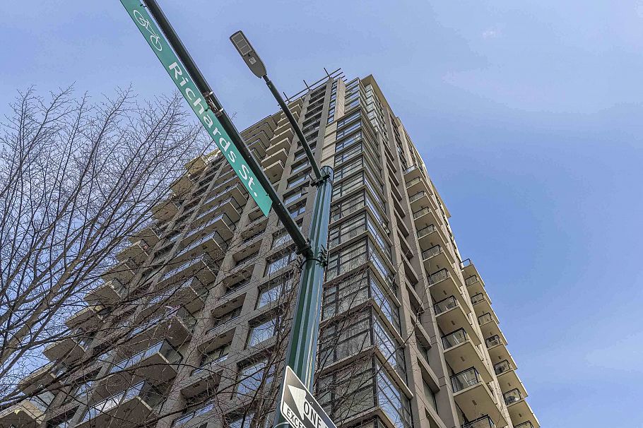 701 1295 Richards Street Vancouver, BC - 3