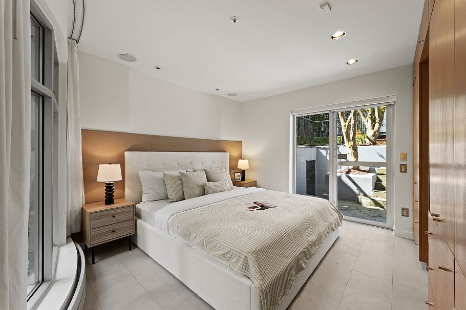 3043 Alma Street Vancouver, BC - 21