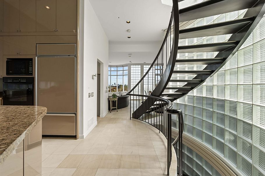 3043 Alma Street Vancouver, BC - 14