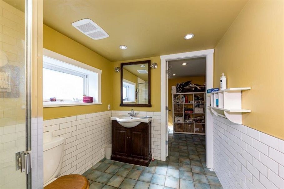364 E 14th Street North Vancouver, BC - 28