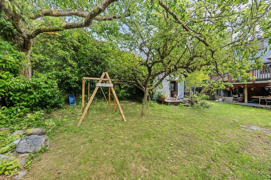 364 E 14th Street North Vancouver, BC - 6