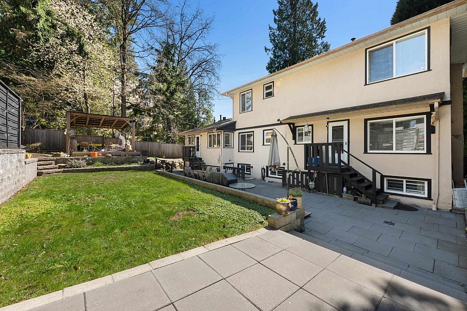 300 E 25th Street North Vancouver, BC - 25