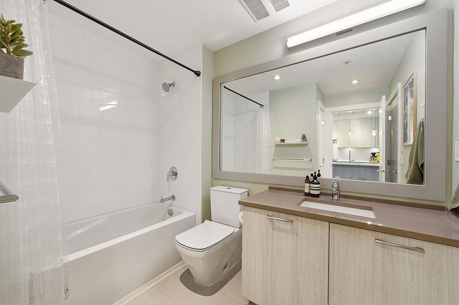 304 123 W 1st Street North Vancouver, BC - 15