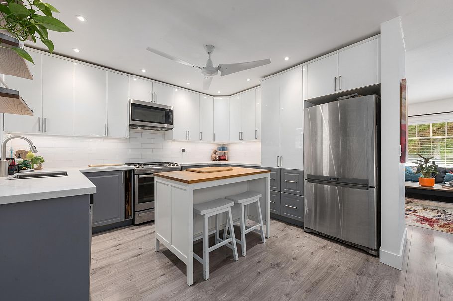 300 E 25th Street North Vancouver, BC - 8