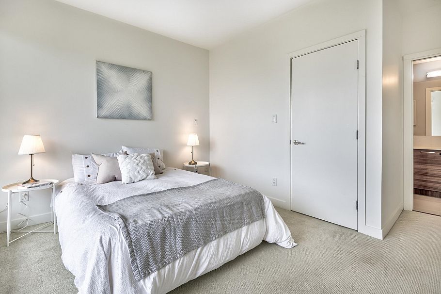 402 1061 Marine Drive North Vancouver, BC - 16