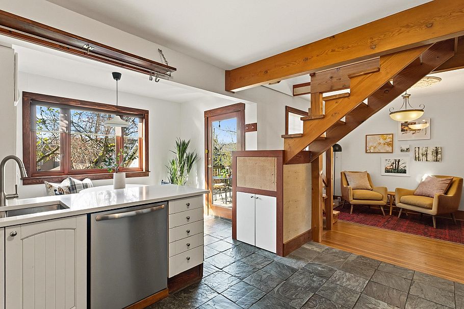 2282 E 7th Avenue Vancouver, BC - 7