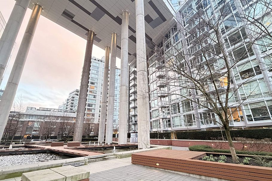 2015 1618 Quebec Street Vancouver, BC - 15