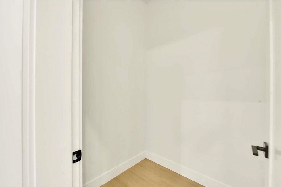 1 1436 E 1st Avenue Vancouver, BC - 4