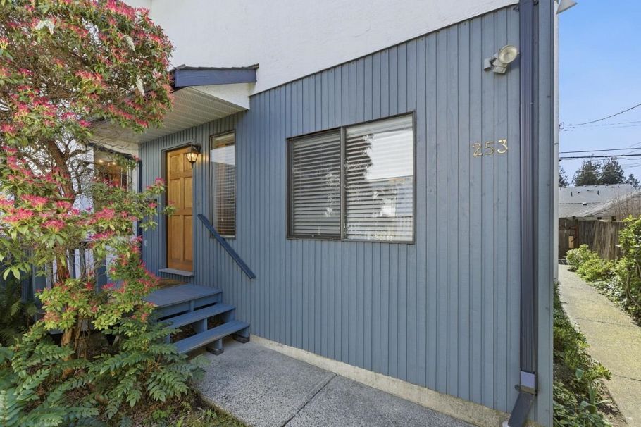253 E 19th Street North Vancouver, BC - 13