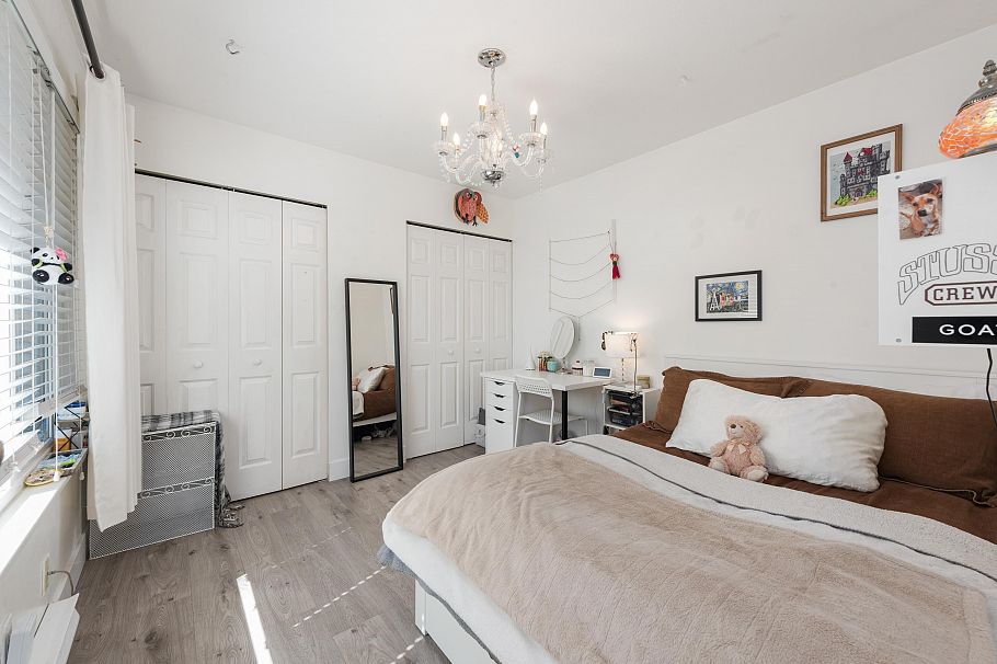 300 E 25th Street North Vancouver, BC - 21