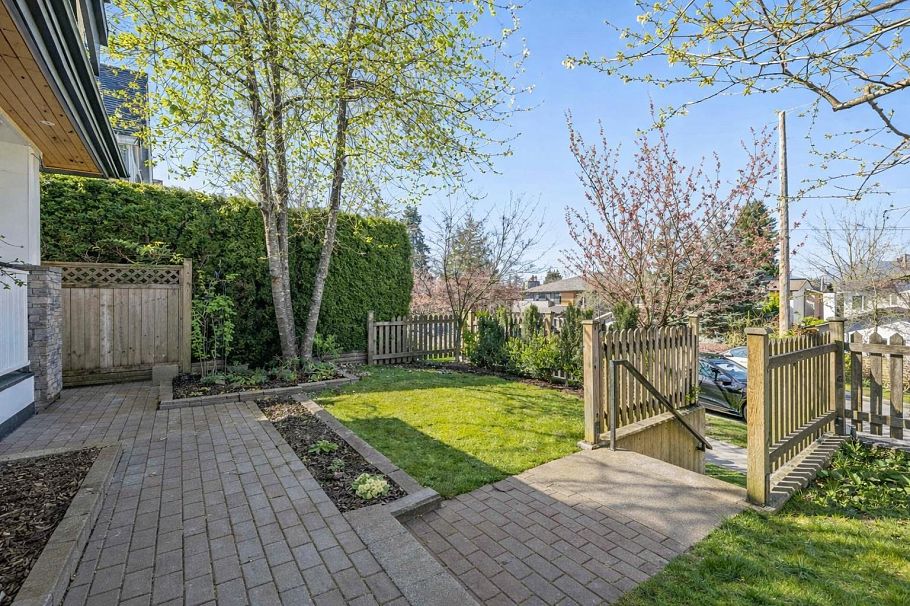 1136 E 16th Avenue Vancouver, BC - 36