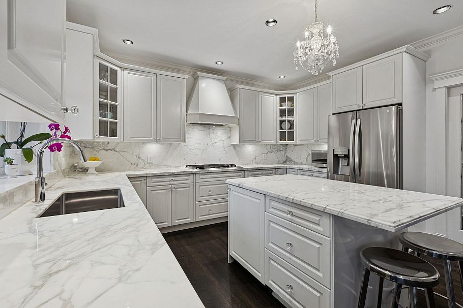 4081 Woodbury Avenue North Vancouver, BC - 8