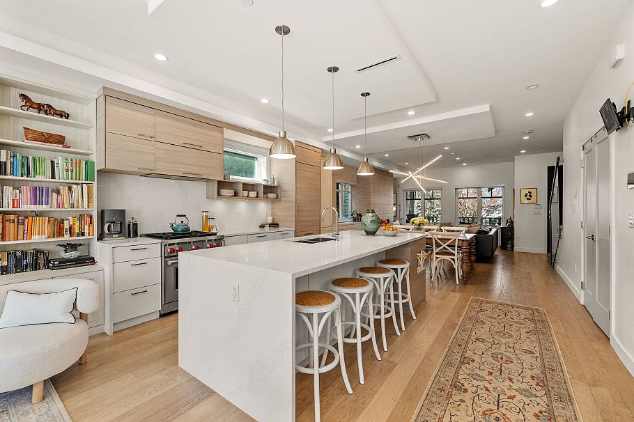 1136 E 16th Avenue Vancouver, BC - 5