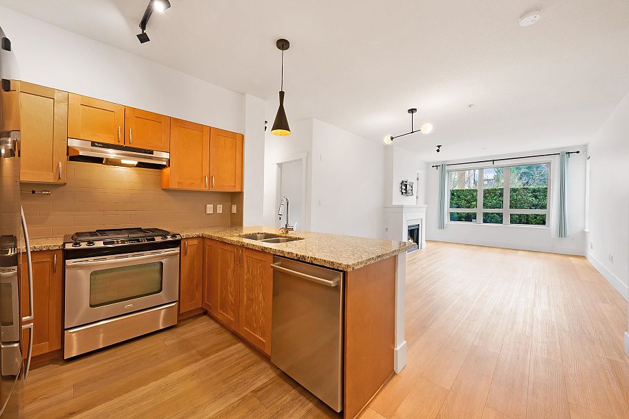 103 1111 E 27th Street North Vancouver, BC - 1