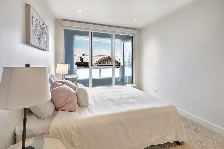 402 1061 Marine Drive North Vancouver, BC - 21