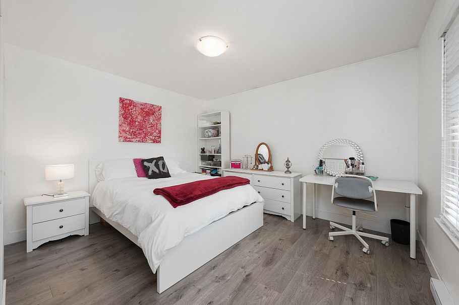 300 E 25th Street North Vancouver, BC - 19