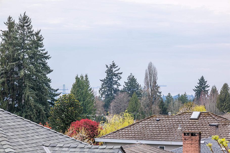 104 105 W Kings Road North Vancouver, BC - 28
