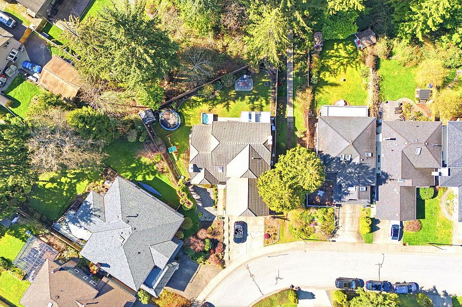 4063 Shone Road North Vancouver, BC - 40