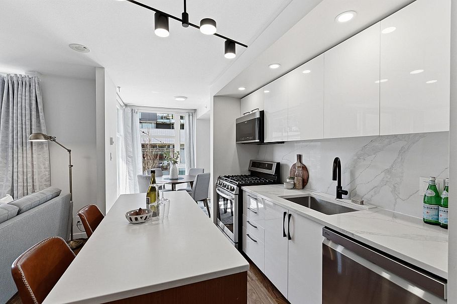 312 328 E 11th Avenue Vancouver, BC - 10