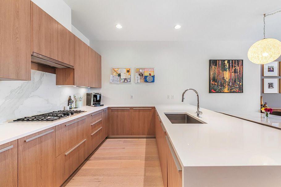 2765 Mountain Highway North Vancouver, BC - 7