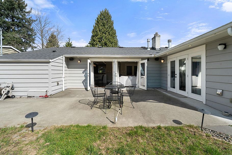 1615 Mcbride Street North Vancouver, BC - 35