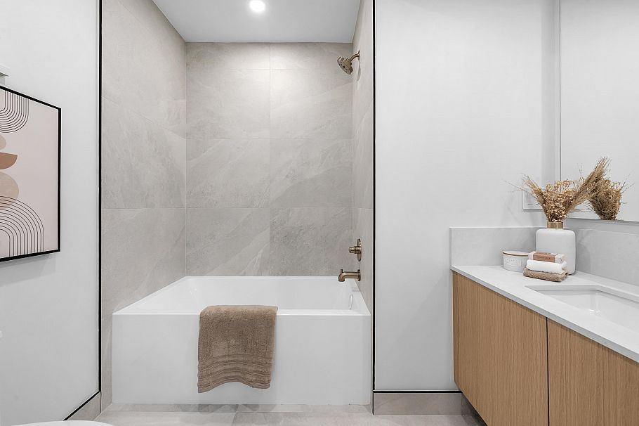 1 4889 Moss Street Vancouver, BC - 34