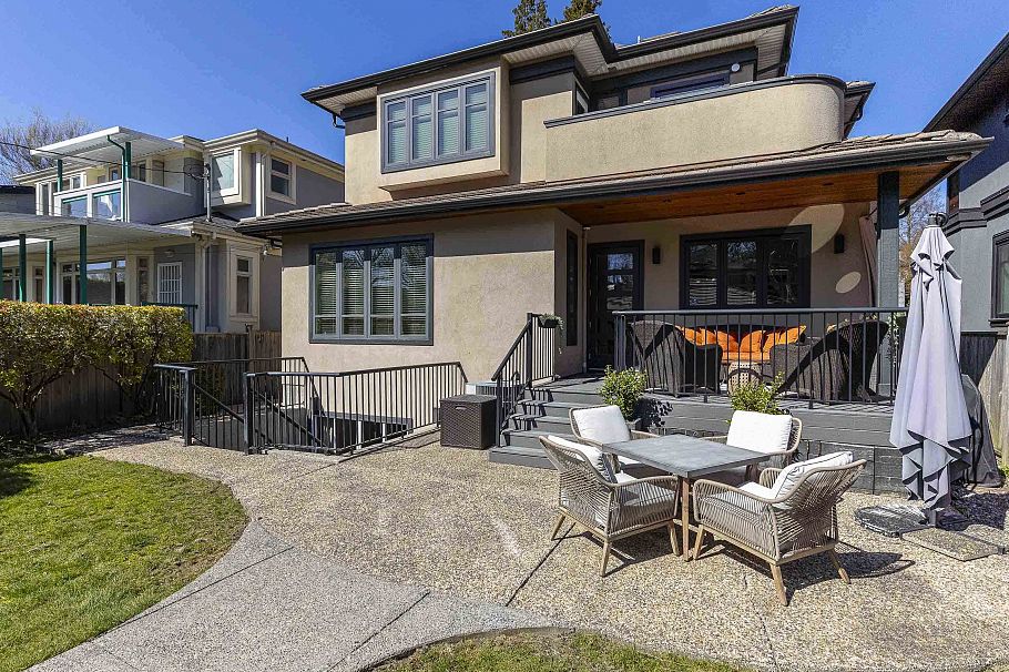 2782 W 37th Avenue Vancouver, BC - 34