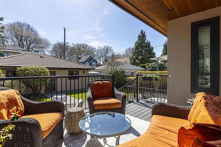 2782 W 37th Avenue Vancouver, BC - 32