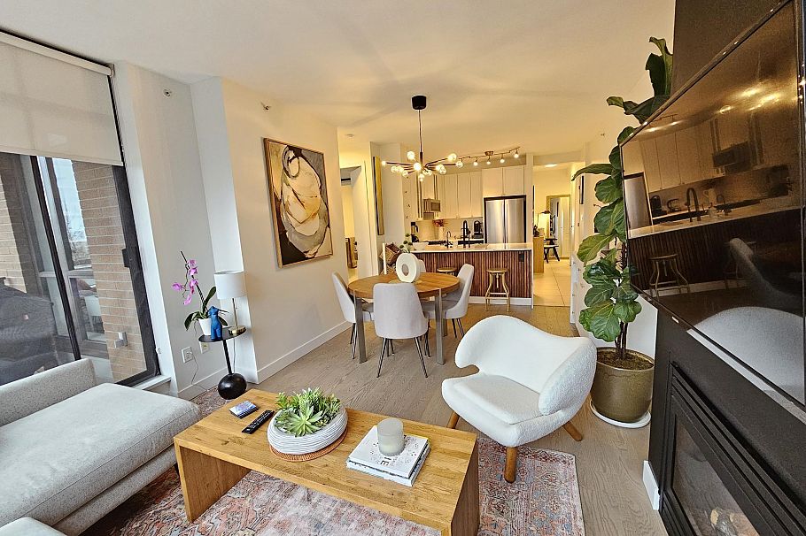 403 170 W 1st Street North Vancouver, BC - 2