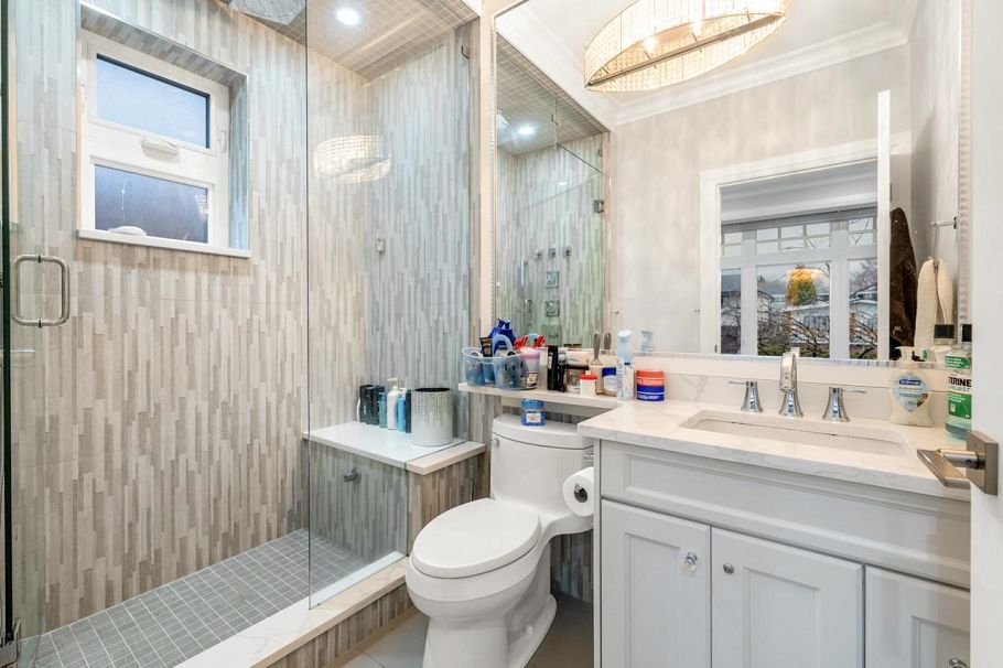 1176 E 60th Avenue Vancouver, BC - 12