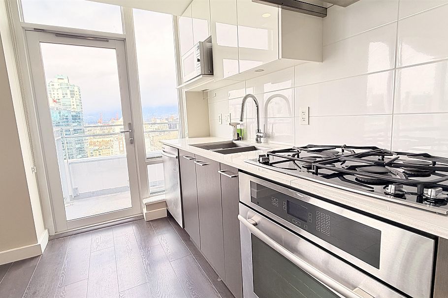 2015 1618 Quebec Street Vancouver, BC - 5