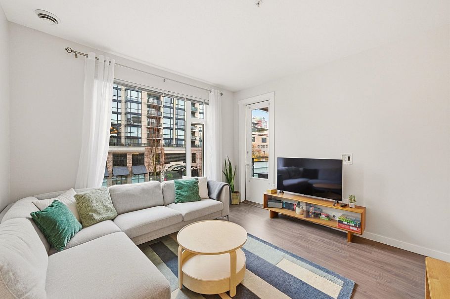 304 123 W 1st Street North Vancouver, BC - 4