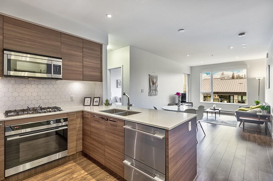 402 1061 Marine Drive North Vancouver, BC - 6