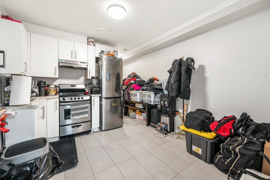 1176 E 60th Avenue Vancouver, BC - 19