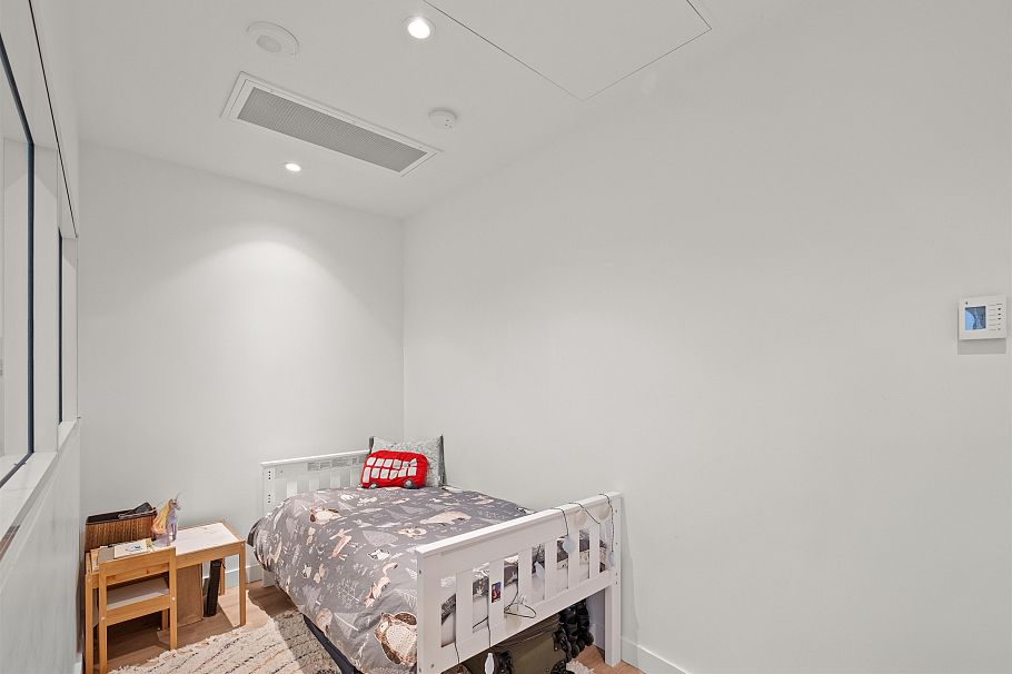 611 1500 Fern Street North Vancouver, BC - 17