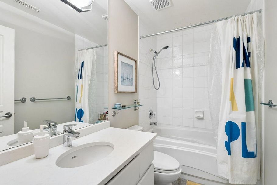 1956 W 14 Avenue Vancouver, BC - 28