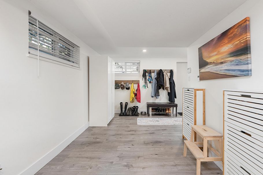 300 E 25th Street North Vancouver, BC - 12