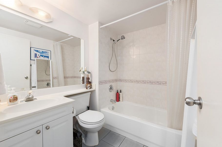 300 E 25th Street North Vancouver, BC - 13