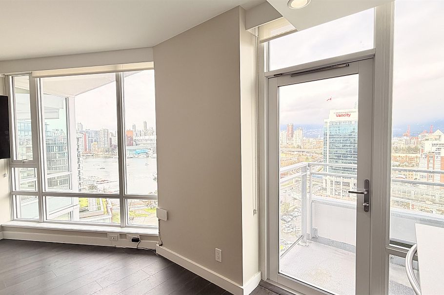 2015 1618 Quebec Street Vancouver, BC - 4