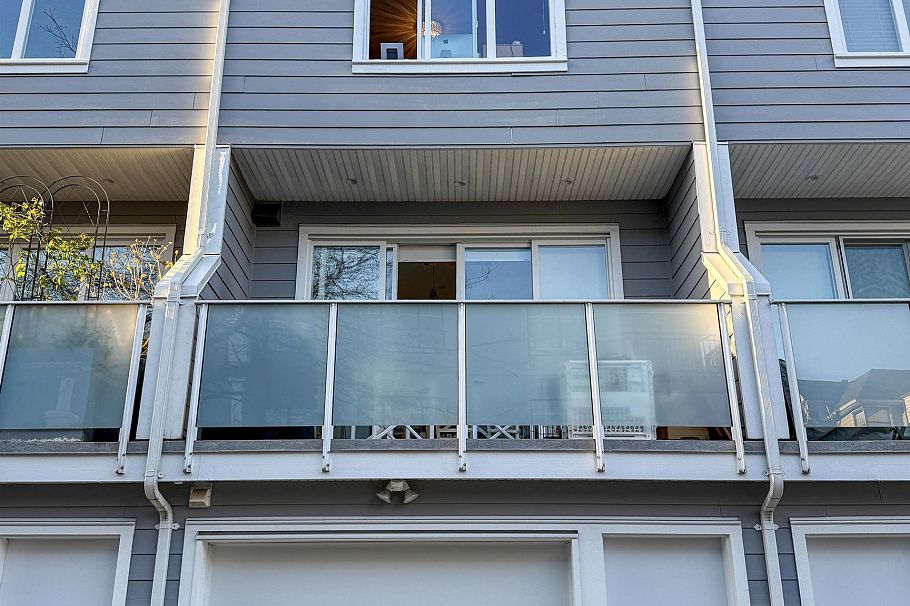 922 W 15th Avenue Vancouver, BC - 24