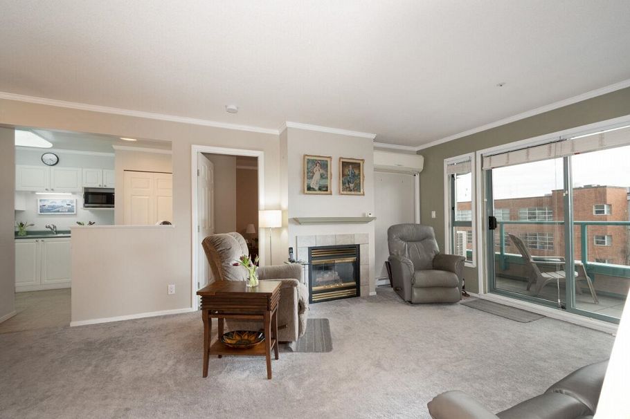 P03 223 Mountain Highway North Vancouver, BC - 4