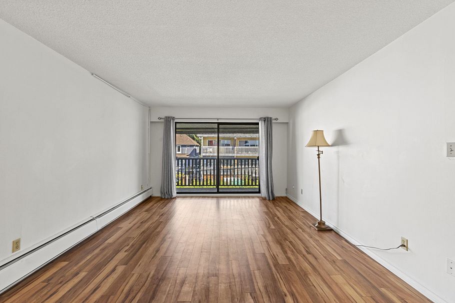 315 310 W 3rd Street North Vancouver, BC - 2