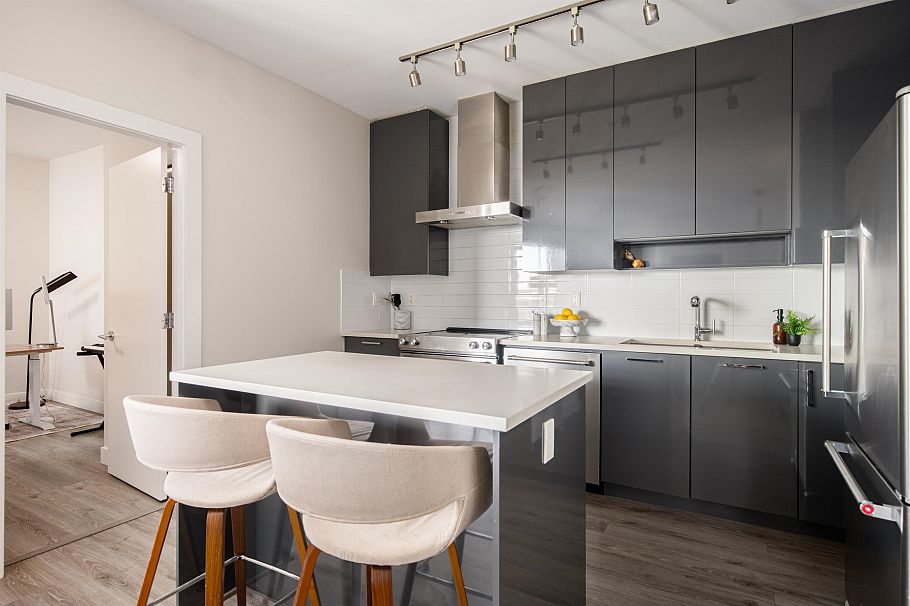 303 1768 Gilmore Avenue Burnaby, BC - 2