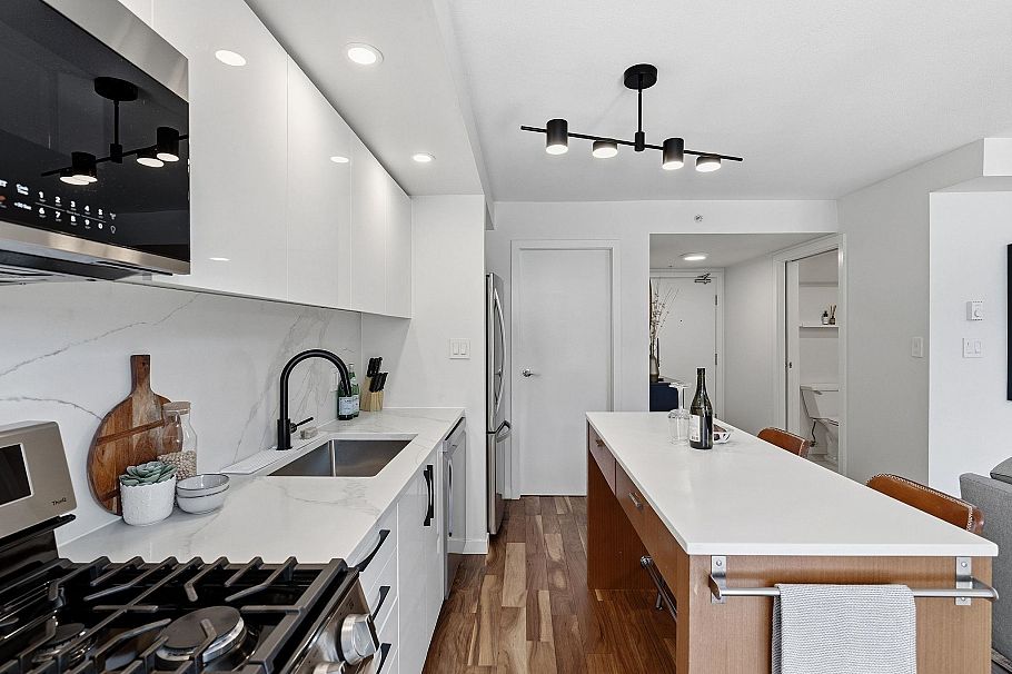 312 328 E 11th Avenue Vancouver, BC - 11