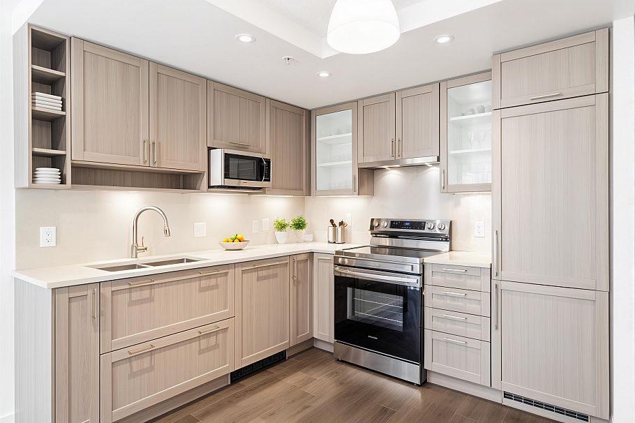 320 5665 Boundary Road Vancouver, BC - 5