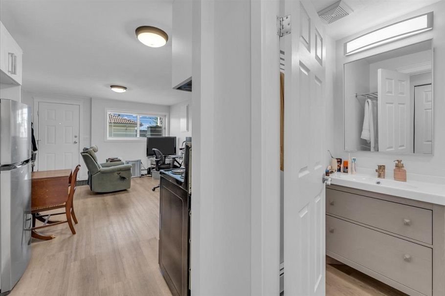 770 E 61st Avenue Vancouver, BC - 27