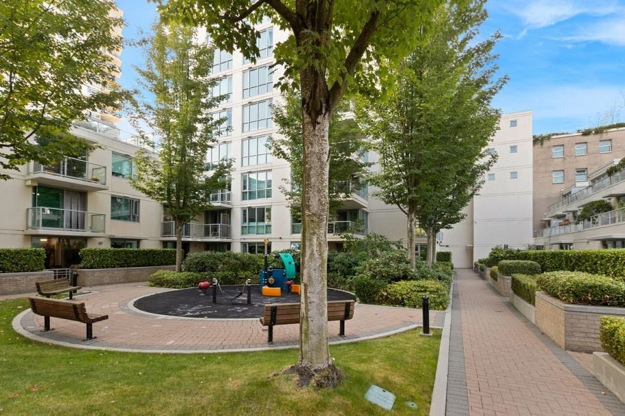 704 125 Milross Avenue Vancouver, BC - 29